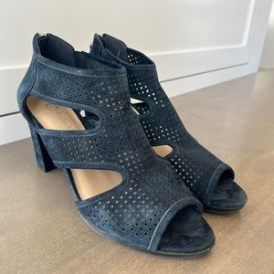 Bella Vita Suede Navy Booties size 11W